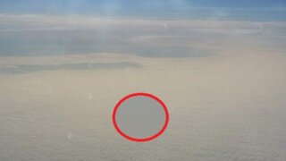 Misteriosa aparición a más de 10 mil metros es captada por pasajeros de un vuelo comercial