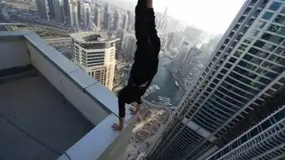 Hombre desafía a la muerte con impresionante acrobacia en rascacielos en Dubái
