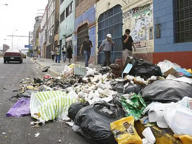 Año Nuevo: calles del Centro de Lima amanecieron llenas de basura