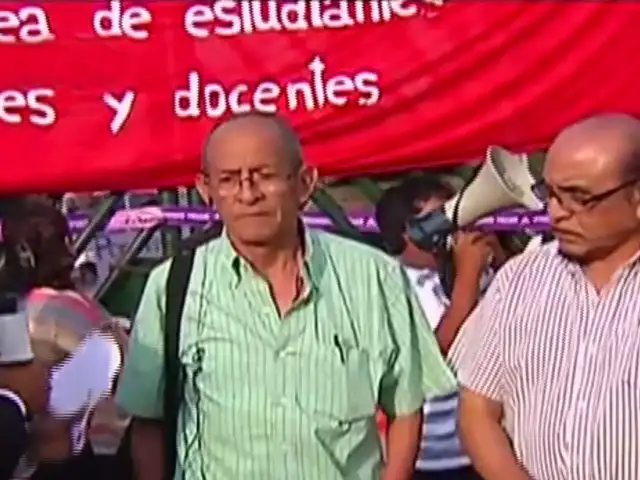 Sanmarquinos atrincherados exigen salida de Pedro Cotillo