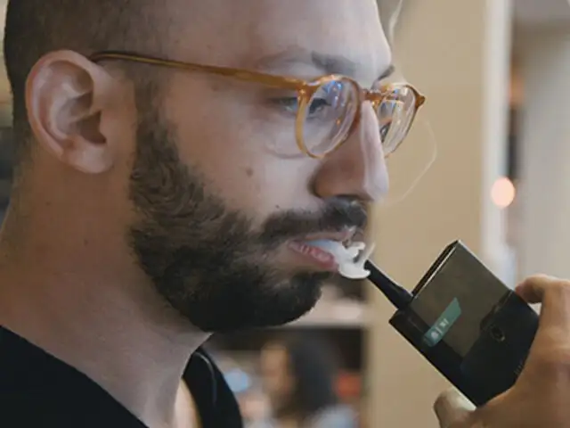 VIDEO: Jupiter IO 3, el primer smartphone que se puede ‘fumar’