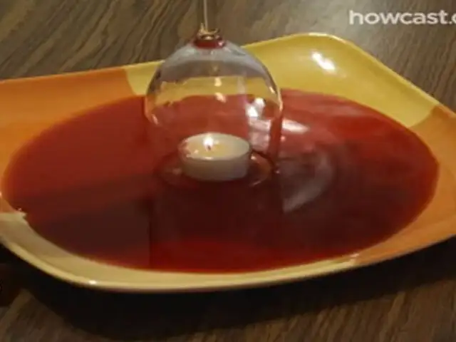 VIDEO: no te imaginas lo que sucede cuando colocas una copa de vino sobre una vela