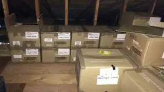 Escondió estas cajas durante 40 años y cuando su marido las descubrió quedó impactado
