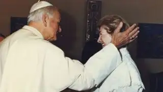 Califican como broma relación entre Juan Pablo II y mujer casada