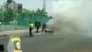 Incendio de auto provoca caos en Paseo de la República
