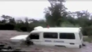 Ayacucho: ambulancia quedó atrapada por desborde de río