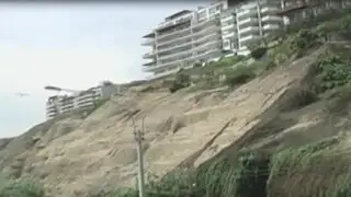 Indeci advierte que derrumbes en acantilado de la Costa Verde de Magdalena continuarán