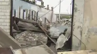 Destruyen casa en violento desalojo en La Punta