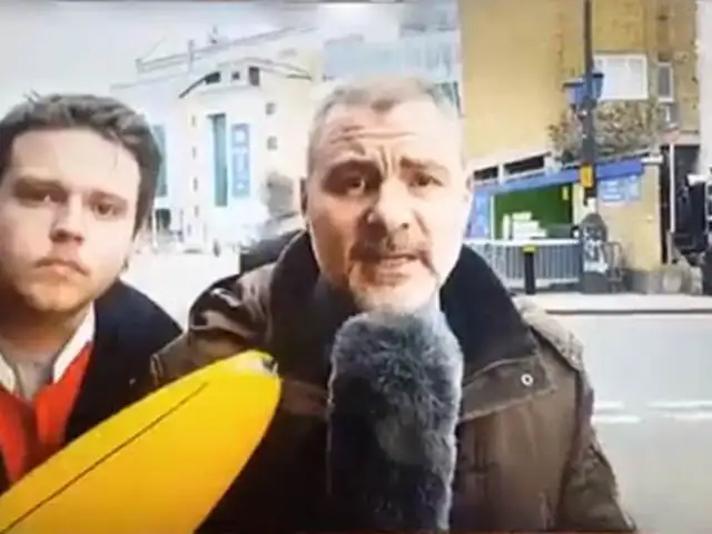 VIDEO: periodista golpea a hincha que lo molestaba durante trasmisión