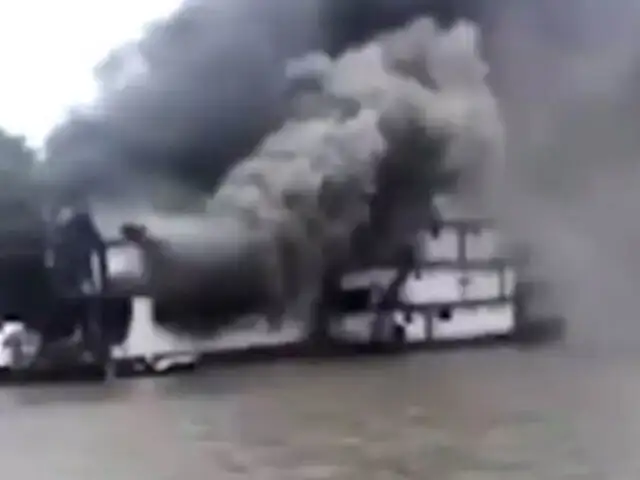 Iquitos: barco destinado a la acción social se incendió en el río Nanay