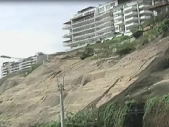 Indeci advierte que derrumbes en acantilado de la Costa Verde de Magdalena continuarán