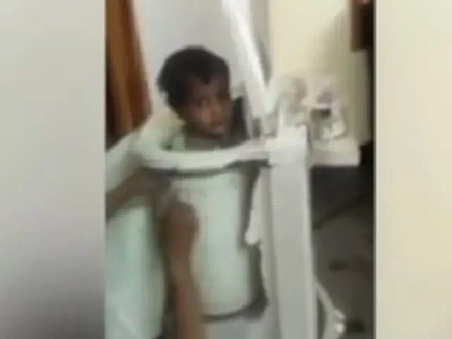 India: rescatan a niño atrapado en lavadora