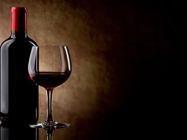 VIDEO: el infalible truco para abrir una botella de vino sin necesidad de un sacacorchos