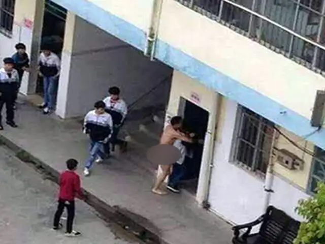 ¡Terrible! Profesor intentó violar a una alumna en pleno patio de colegio en China