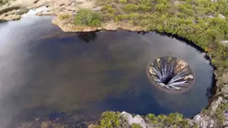 VIDEO: ¿Qué es exactamente este misterioso agujero en un lago de Portugal?