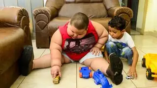 Niño de solo 5 años que pesa 80 kilos preocupa a médicos en Brasil