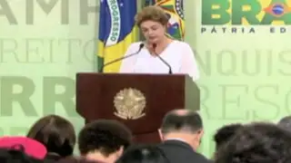 Brasil: Dilma Rousseff viaja a Estados Unidos en medio de crisis
