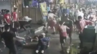 VIDEO: turistas ancianos son brutalmente agredidos por un grupo de adolescentes