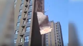 VIDEO: registran desprendimiento de pared en edificio de China