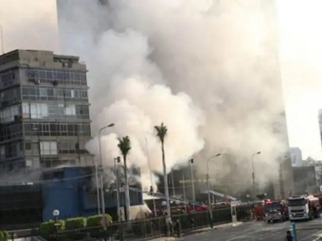 Bomberos logran controlar incendio en cuartel de la FAP