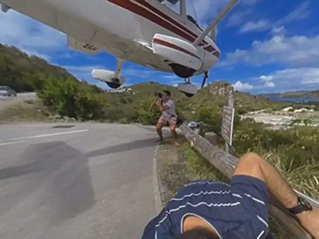 VIDEO: quería la foto perfecta de un aterrizaje y casi muere decapitado