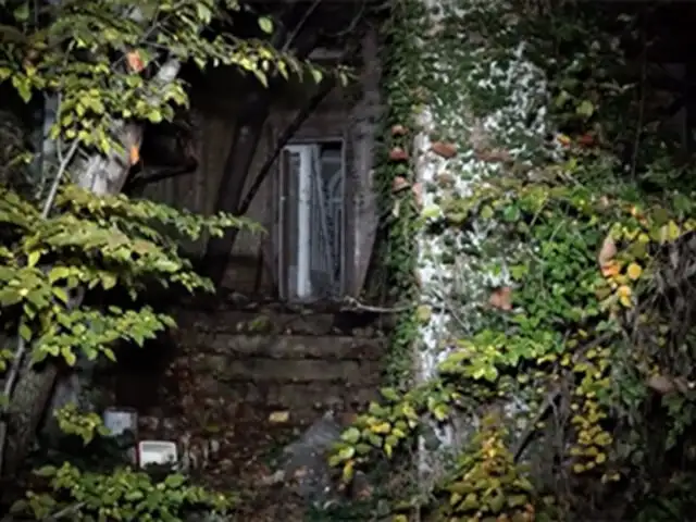 Buscaba fantasmas en una casa abandonada y lo que encontró fue aún más terrorífico