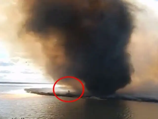 VIDEO: impresionante ‘tornado de fuego’ casi mata a un bombero en Canadá