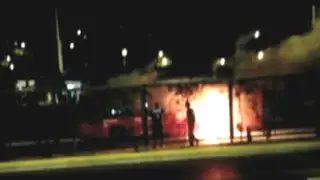 Ventanilla: bus se incendia en plena avenida Néstor Gambetta