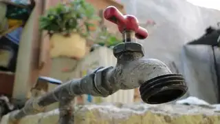 Piura: pobladores arriesgan su vida para conseguir agua