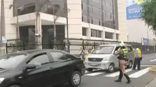 Avenida Arequipa: conductores infractores ponen en peligro a inspectores