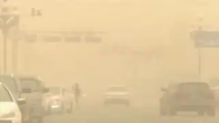 Tormenta de arena causa estragos en China