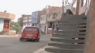 Comas: vecinos construyen escaleras sobre veredas