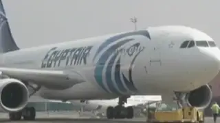 Confirman que avión de EgyptAir se estrelló con 66 pasajeros