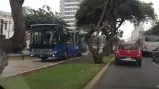Bus del Corredor Azul  invadió ciclovía de la avenida Arequipa