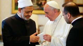 Papa Francisco se reúne con el imán de Al Azhar en el Vaticano