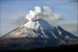 Italia: erupciones del volcán Etna impresiona a cientos de turistas