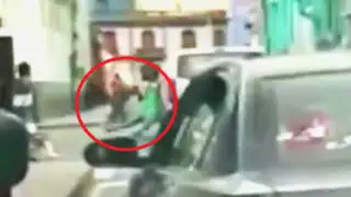Cercado de Lima: mujer es arrastrada por chofer de combi