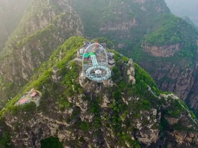 China inauguró impresionante mirador de cristal