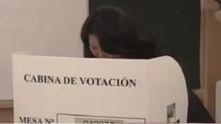 Keiko Fujimori sufragó en centro educativo de Surco