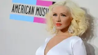 Christina Aguilera luce irreconocible para la portada de revista