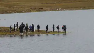 Policías ahogados en laguna al escapar de turba aún no son rescatados