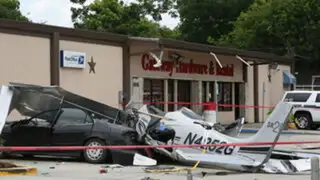 Estados Unidos: avioneta se estrella contra auto y deja tres muertos