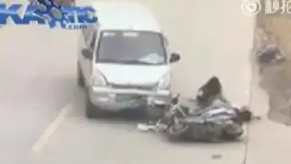 China: choque de moto contra van dejó tres heridos