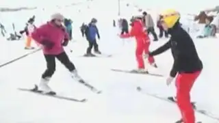 Miles de visitantes disfrutan de la temporada de esquí en Chile