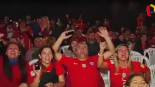 Hinchas chilenos celebraron en Lima el triunfo de su selección