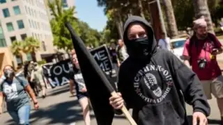 Protesta neonazi deja varios heridos en California