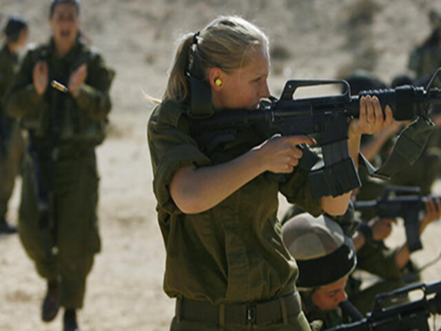 FOTOS: así es un día de trabajo para las reclutas del ejército israelí