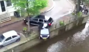 Holanda: auto cae a canal tras impresionante persecución policial
