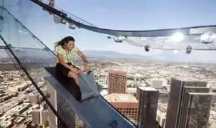 Así es el tobogán de vidrio ubicado en el edificio más alto de Los Ángeles