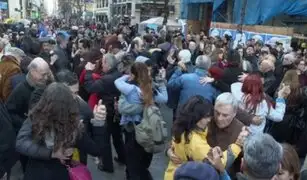 Argentinos bailan tango en protesta contra gobierno